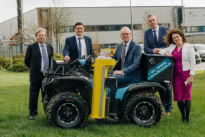 Outdoor-Quad-Photo-Minister-and-Senator-with-Co-Founders